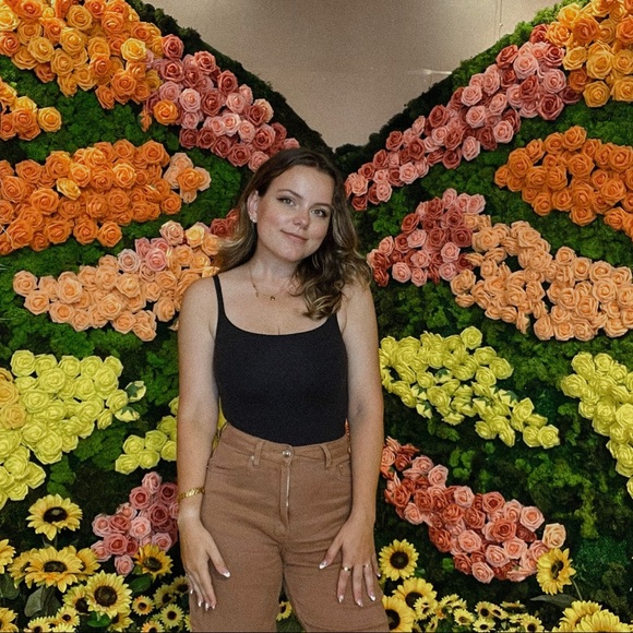 Meet Your Posher, Amanda! - Picture 1 of 2